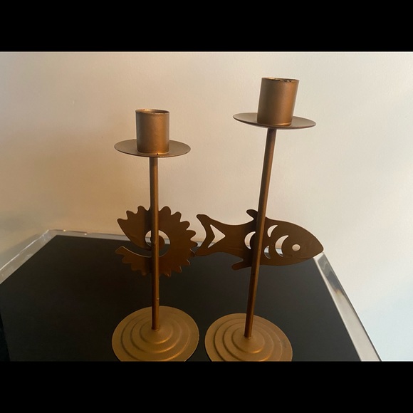 Pair of Brass colored fish and shell candle holder - Picture 6 of 9